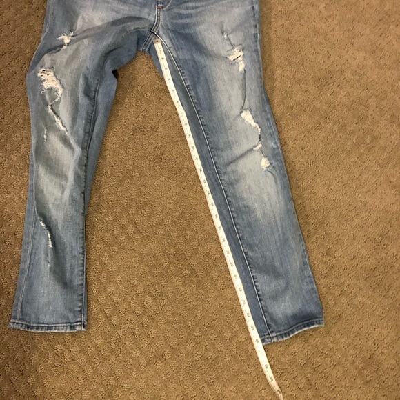 A Pea in the Pod distressed light wash jeans - Picture 6 of 7